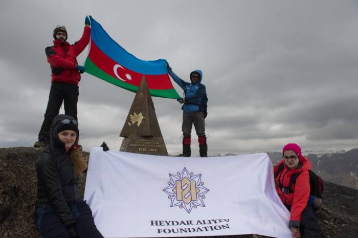 Los escaladores conquistan un nuevo pico con motivo del centenario de la República Democrática de Azerbaiyán