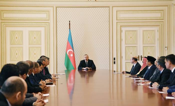 Ilham Aliyev recibe a los embajadores de países musulmanes