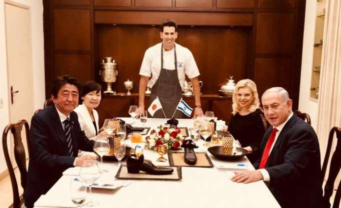 Netanyahu puts wrong foot forward by serving Japan’s Abe dessert in a shoe