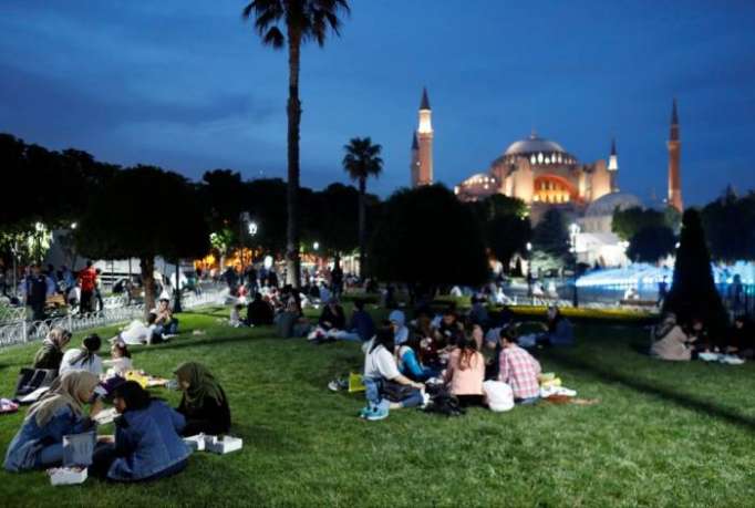 تعرّف على فعاليات رمضان في إسطنبول..من الإفطار حتى السحور