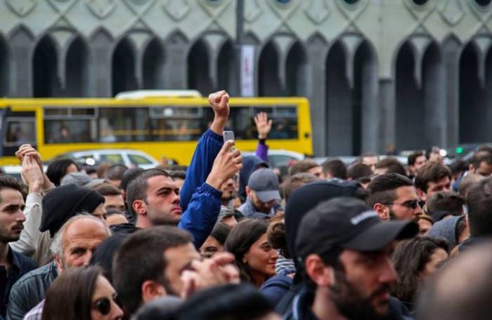 Tbilisidə etirazçılar baş nazirin istefasını tələb edir - (Yenilənib)