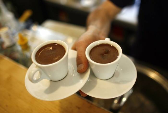 Elle paie plus de 6000 euros pour deux cafés et un chocolat en Suisse