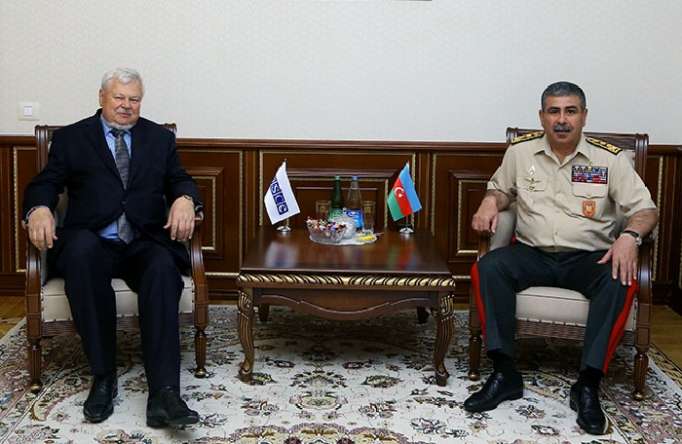 Le ministre azerbaïdjnais de la défense et Anjey Kasprzyk ont discuté du Karabakh