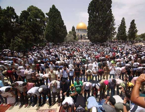 200 ألف فلسطيني صلوا الجمعة في الأقصى