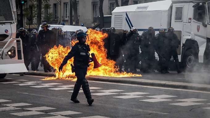 Mai-Demonstrationen in Paris eskalieren