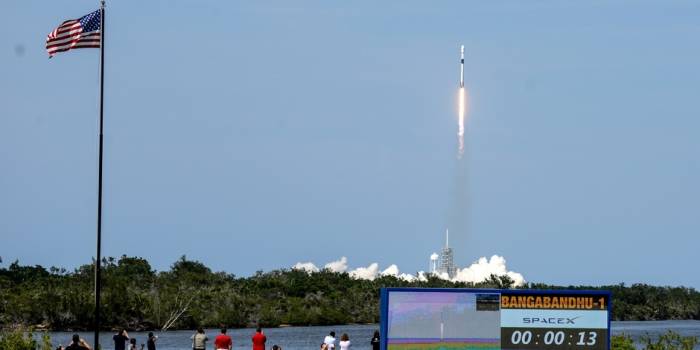 SpaceX lance avec succès sa fusée Falcon