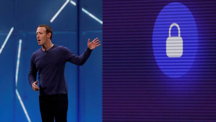 Facebook suspende 200 aplicaciones por mal uso de datos