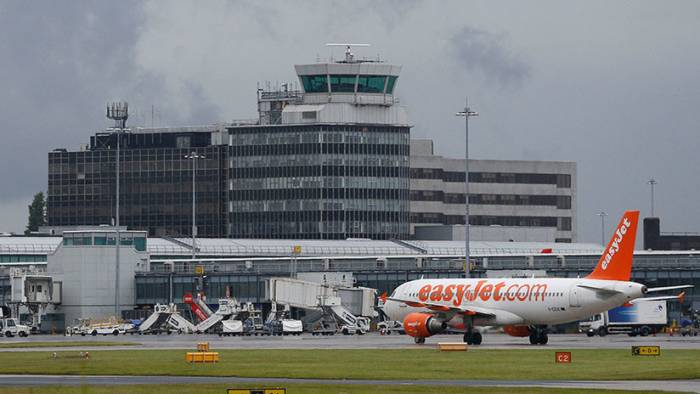 Evacúan el aeropuerto de Manchester por un "fuerte ruido" en el primer piso