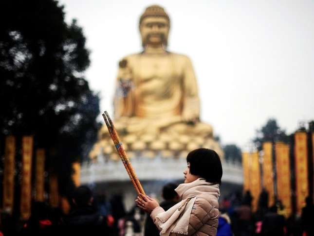 China orders crackdown on outdoor religious statues