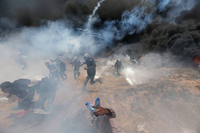 حدود غزة تشتعل بالغضب وتغرقها دماء مجزرة إسرائيلية