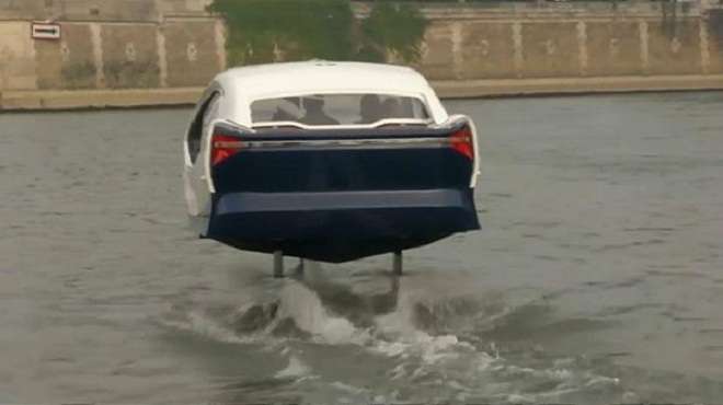 SeaBubbles flying taxi parades on Seine River in Paris - NO COMMENT