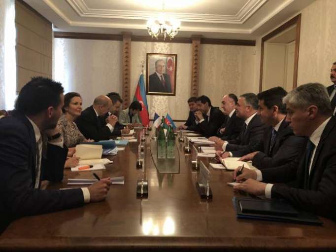Arranca la reunión entre los cancilleres de Azerbaiyán y Francia