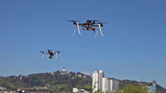 ¿Quién vigila a los vigilantes? Criminales usan un enjambre de drones contra el FBI