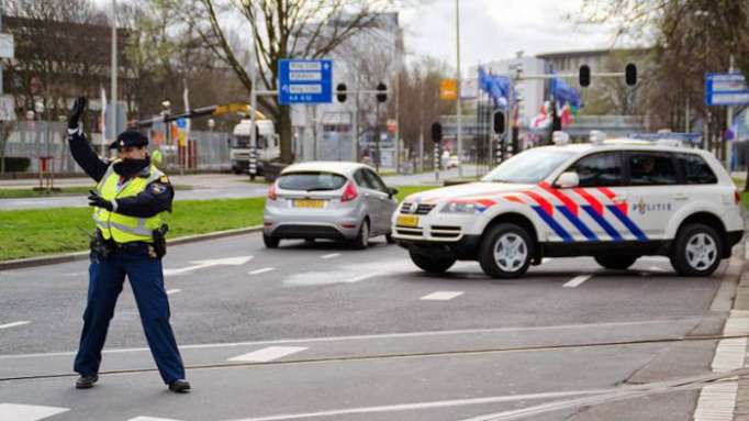 Países Bajos: Un hombre ataca con un cuchillo a clientes de un café al grito de "Allahu akbar"