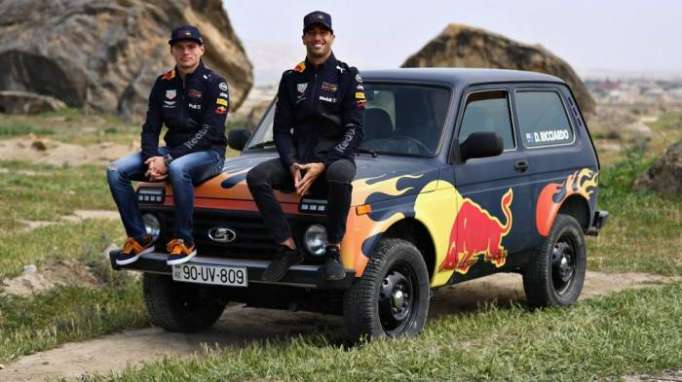 ¿Qué hacen Ricciardo y Verstappen con un Lada 4x4 en Azerbaiyán?