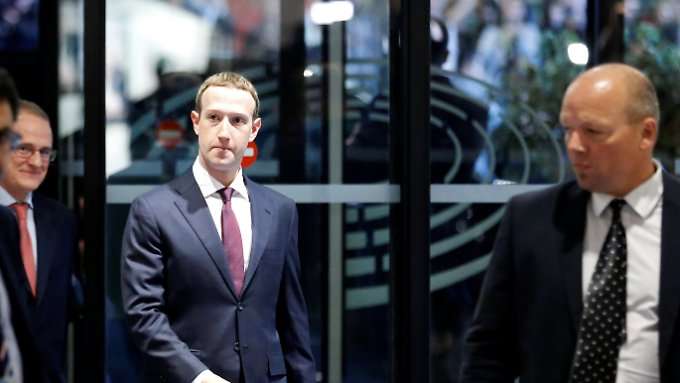 Zuckerberg weicht den harten Fragen aus