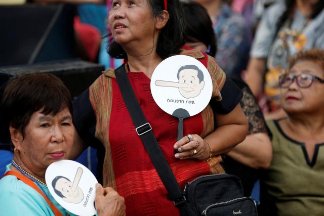 Hundreds gather in Bangkok to issue ultimatum to military government