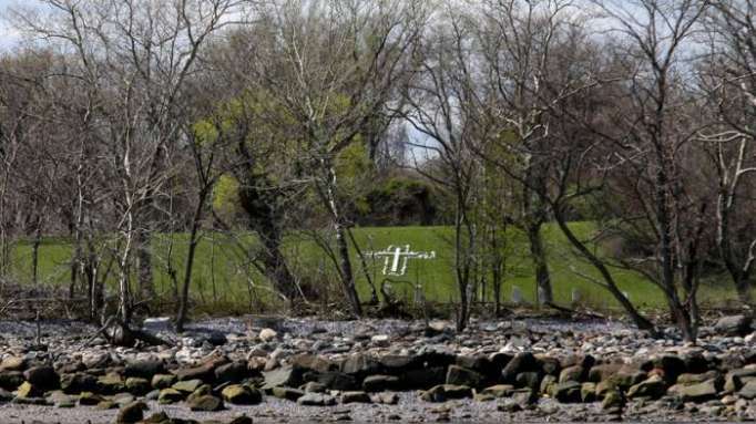 FOTO: Emergen decenas de esqueletos humanos en una isla de Nueva York