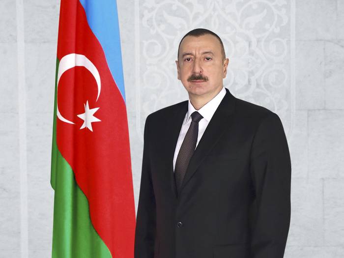 Azerbaijani president awards Yuli Gusman