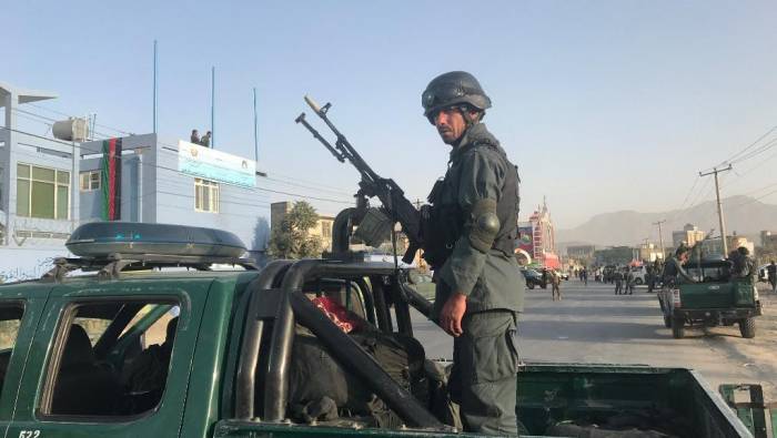 Afghanistan : un kamikaze tué, trois policiers blessés
