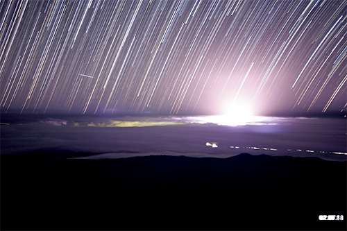 Los resplandores en el cielo que provoca la erupción del volcán Kilauea