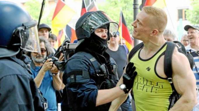 La ultraderecha marcha en Berlín contra Merkel y el islam