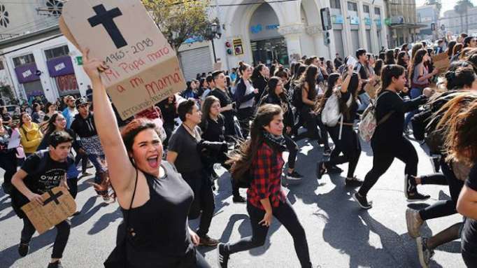 Miles de mujeres protestan contra el acoso sexual y el machismo en Chile