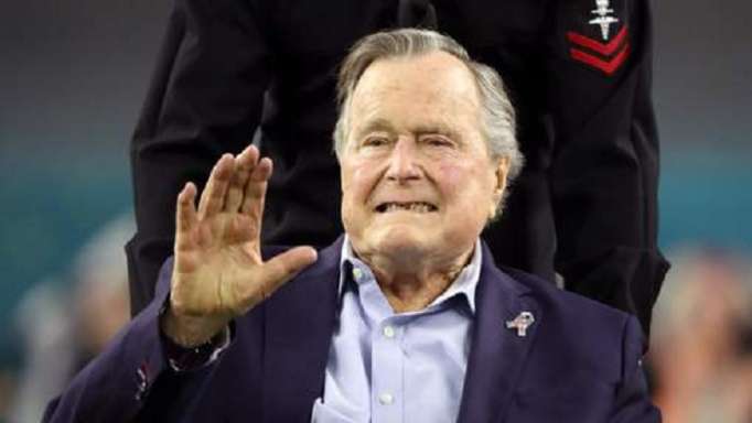 George H.W. Bush à nouveau hospitalisé
