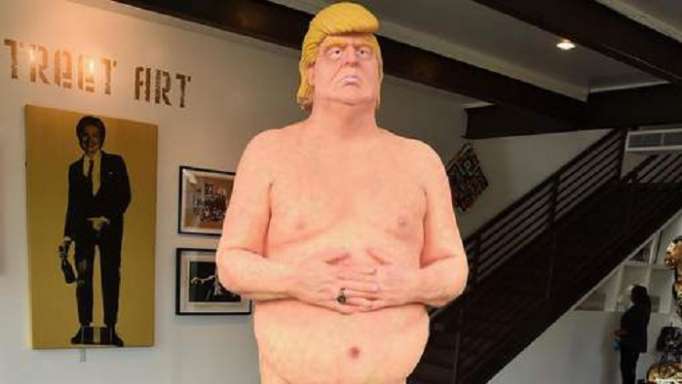 Une statue de Donald Trump nu adjugée 28.000 dollars