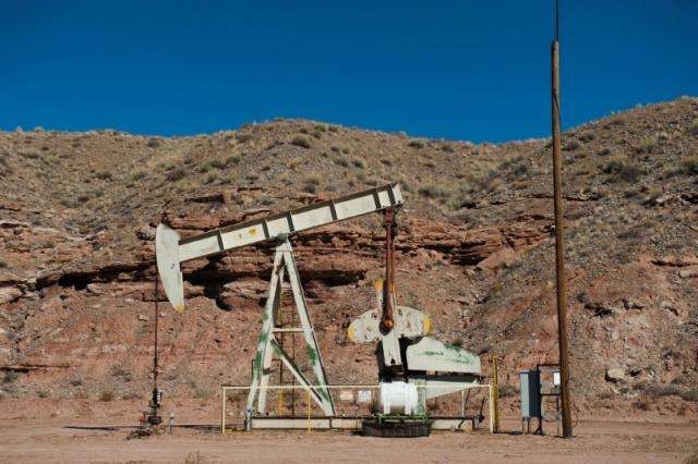 Oil falls away from multi-year highs on surge in U.S. drilling, Iran sanctions opposition  