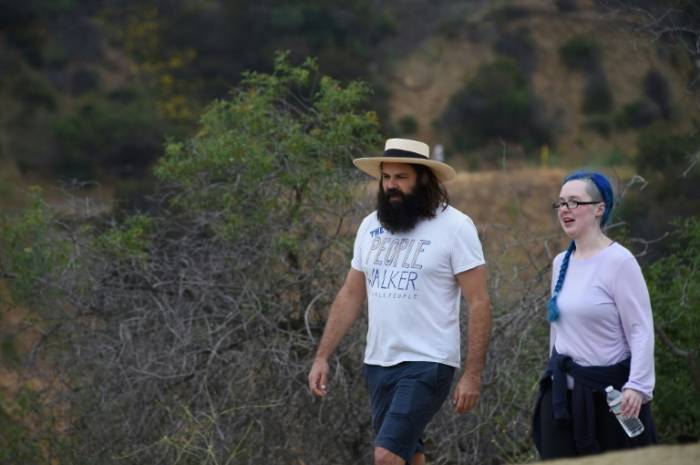 En Los Ángeles, paseadores de gente contra la soledad urbana