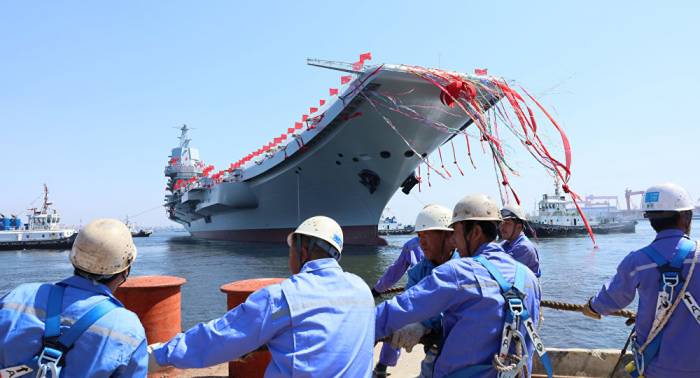 Le premier porte-avions chinois prend le large