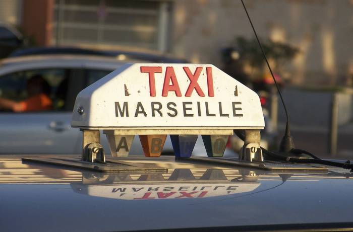 France/Marseille: 200 taxis protestent contre la concurrence déloyale