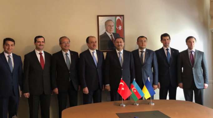 Mantenidas las consultas políticas tripartitas entre Bakú,Kiev y Ankara 