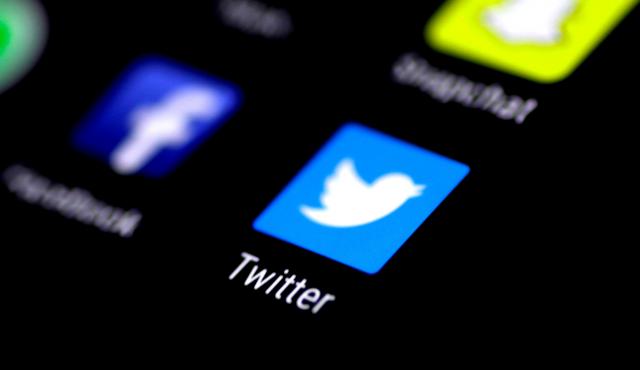 Twitter urges all users to change passwords after glitch  