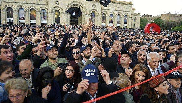 Opposition holds rally in Republic Square in Yerevan