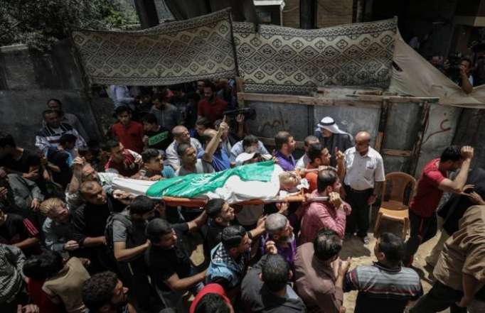 تشييع جثمان فلسطيني استشهد برصاص إسرائيلي قرب حدود غزة