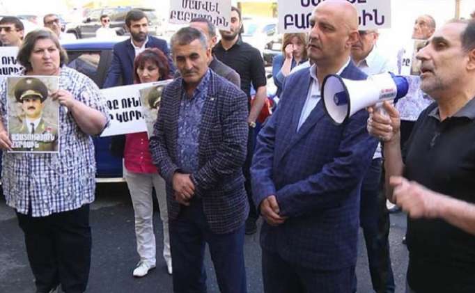 Ermənistanda baş prokurora qarşı etirazlar - VİDEO