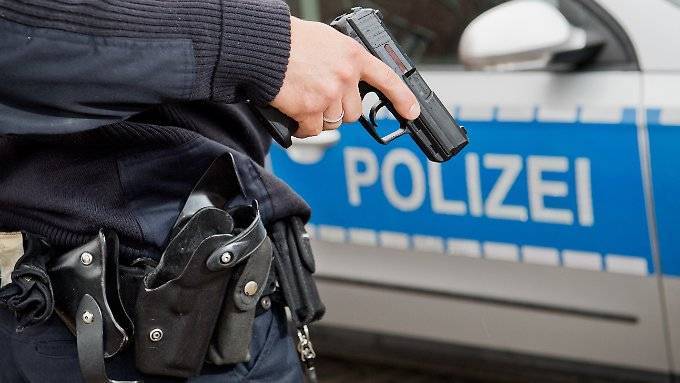 Polizisten im Dienst erschossen 14 Menschen