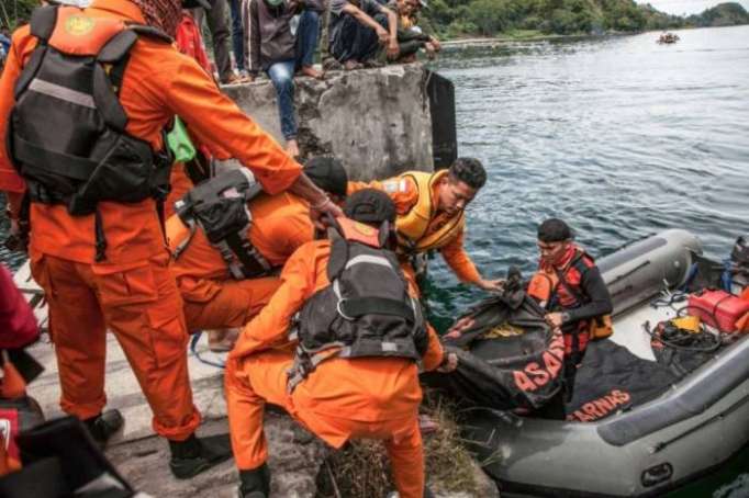 Naufrage en Indonésie: trois interpellations dont le capitaine du bateau