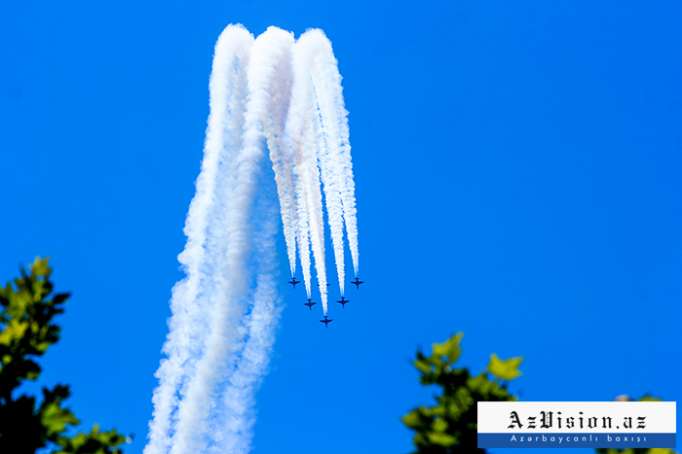 Des avions militaires ont effectué des vols sur Bakou - PHOTOS