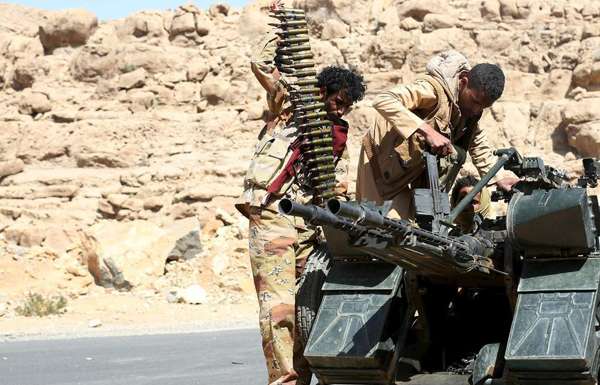 بإسناد من "التحالف".. الجيش اليمني يدخل المجمع الرئيسي لمطار الحديدة