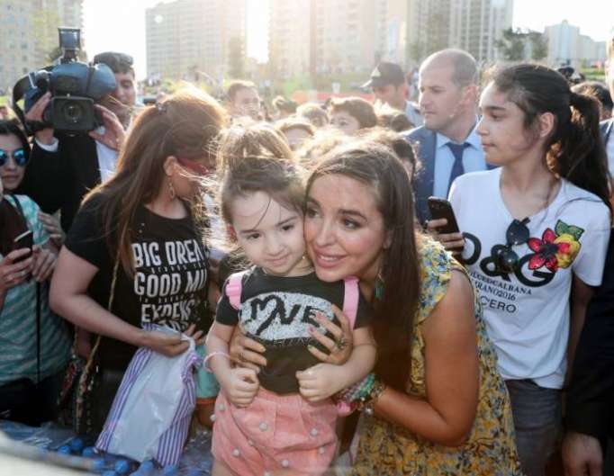 Vizepräsidentin der Heydar Aliyev Stiftung Leyla Aliyeva besucht Festival
