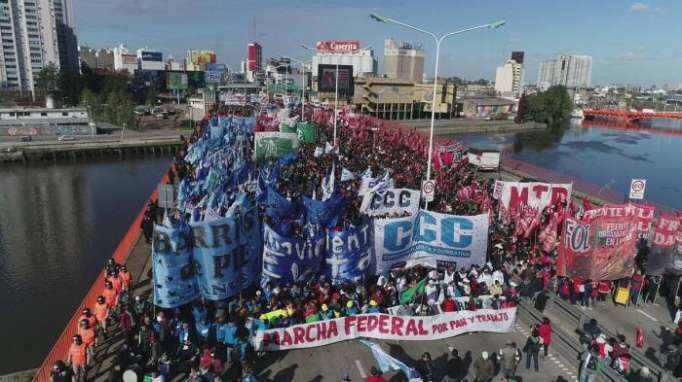 La marcha por "pan y trabajo" desborda Buenos Aires tras recorrer toda Argentina