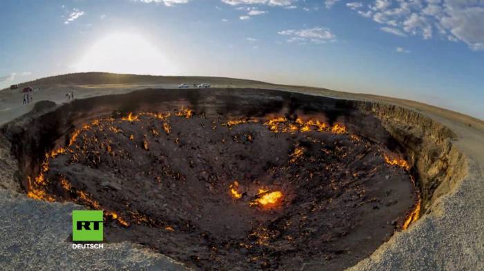 Menschen zwischen Himmel und Hölle – Das Tor in die Unterwelt lockt Touristen nach Turkmenistan