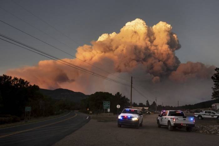 New Mexico wildfire threatens more homes