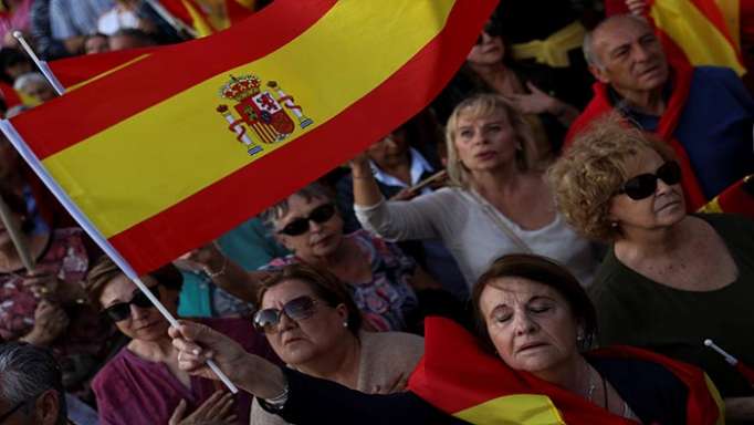 Cientos de españoles protestan en Madrid contra Pedro Sánchez