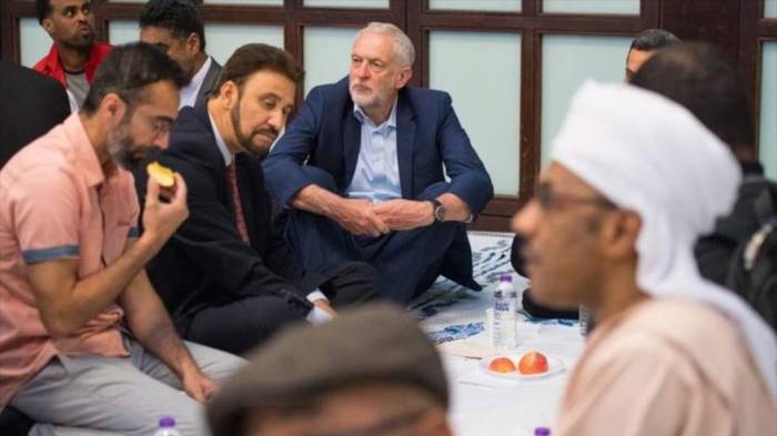 Corbyn secunda investigar la islamofobia en el partido Conservador