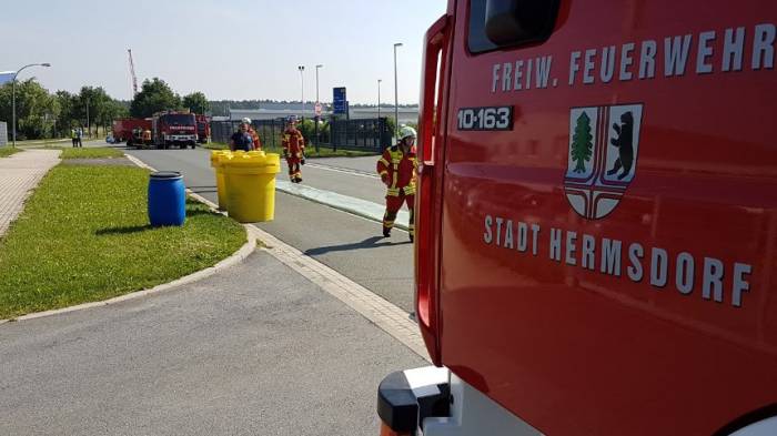 Ätzende Flüssigkeit ausgelaufen - sieben Verletzte