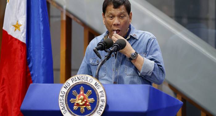 Duterte promete dimitir si las mujeres filipinas lo piden